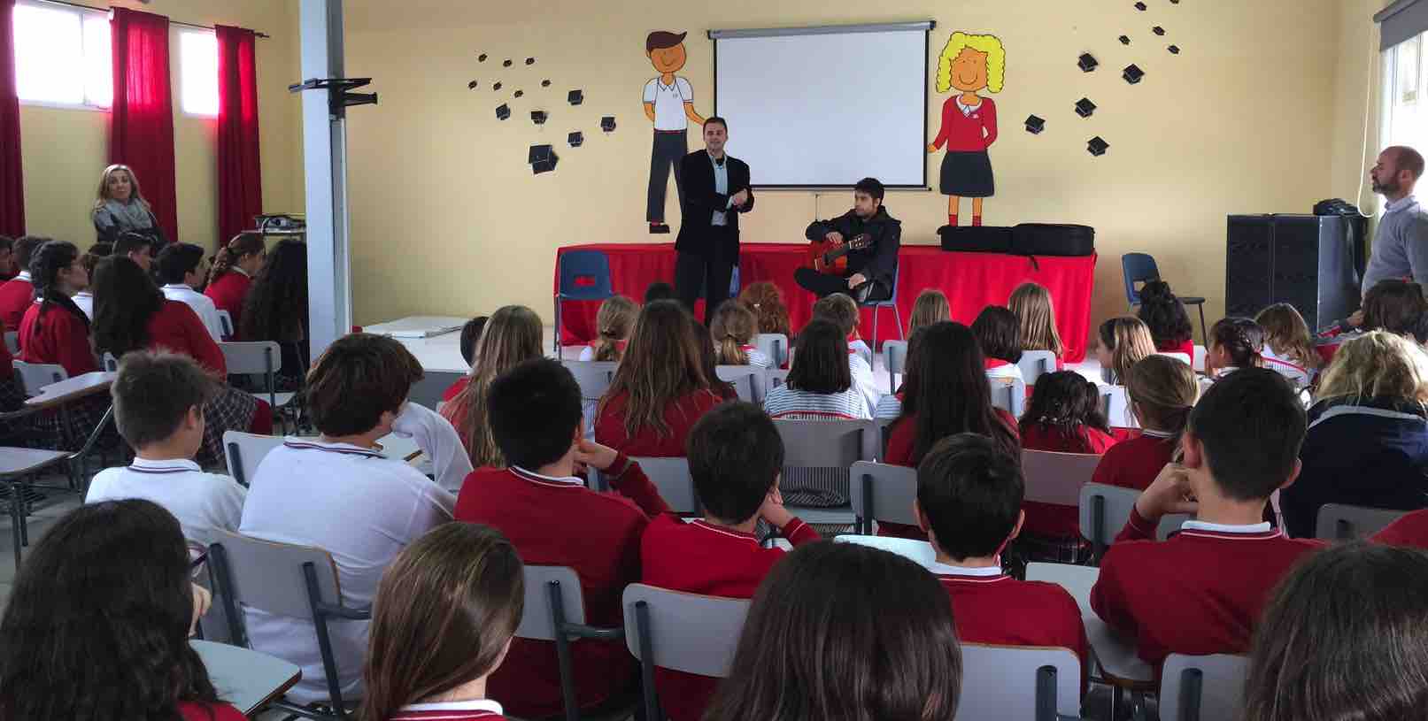 El cantaor Juan Pinilla acerca el flamenco a los alumnos del colegio El Pinar